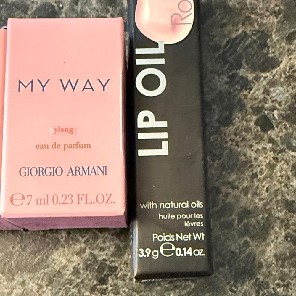 Prada Paradoxe Intense Lip Oil & Pink Packaging Set - Picture 4 of 4